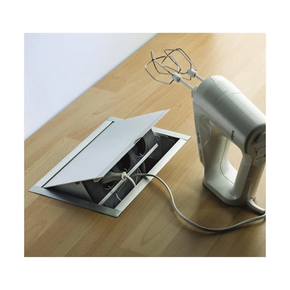 WIPO PowerFit K, Einbausteckdosenelement, 3-fach 2 WIPO PowerFit K, Einbausteckdosenelement, 3-fach – Bild 2